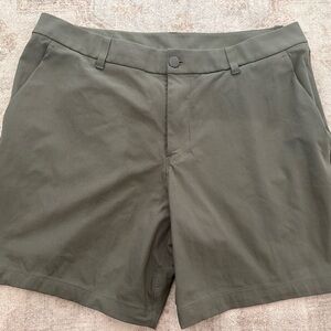 Men’s LULULEMON Green ABC Classic-Fit Short 7”
WovenAir sz 36